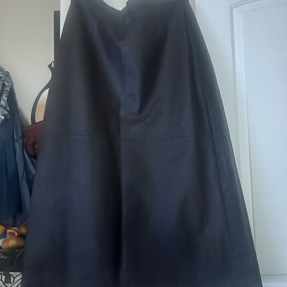 Elegant Brown Leather Maxi Skirt - Picture 2 of 8